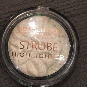 Makeup revolution highlighter